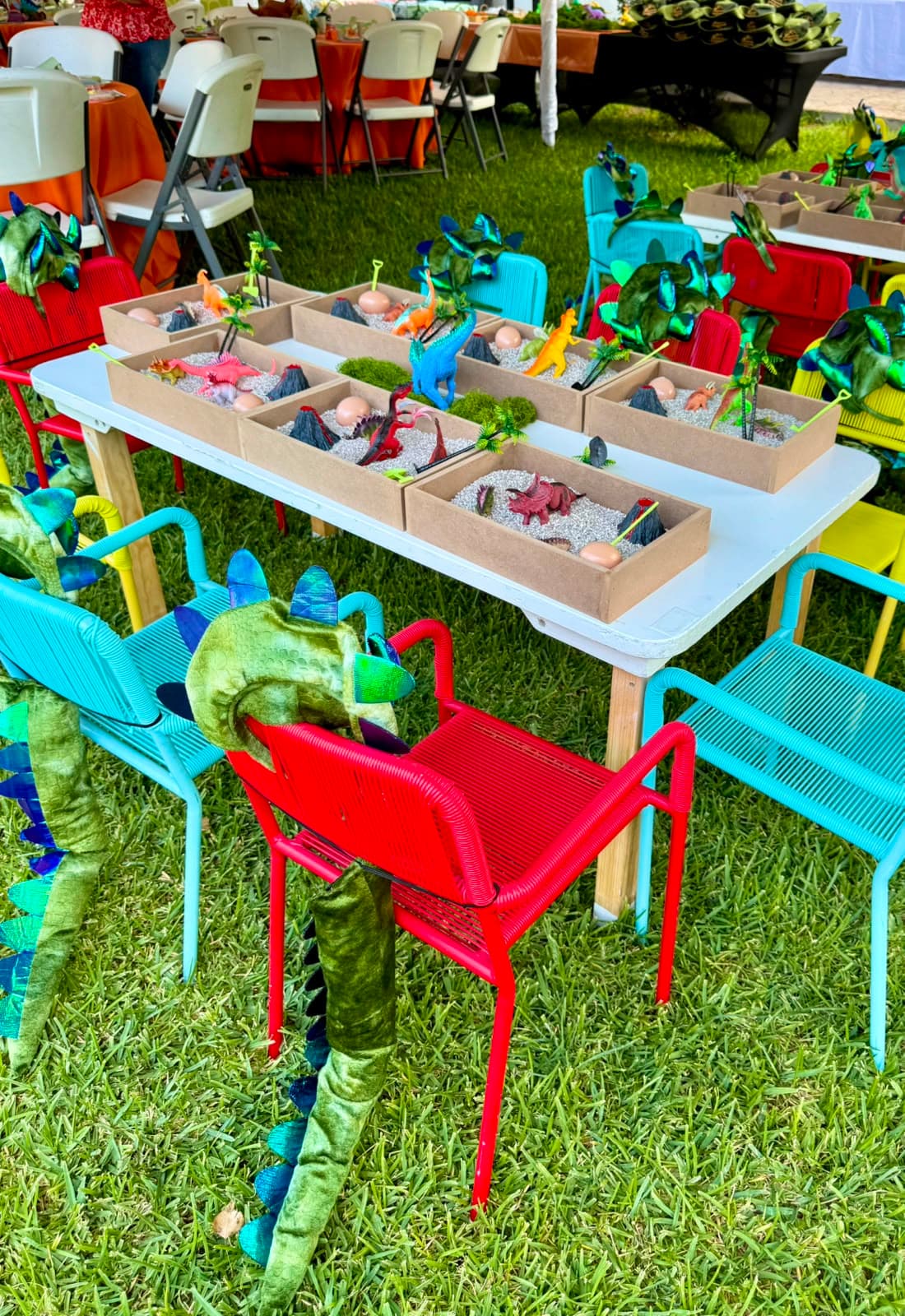 Mesa de actividades para niños en evento